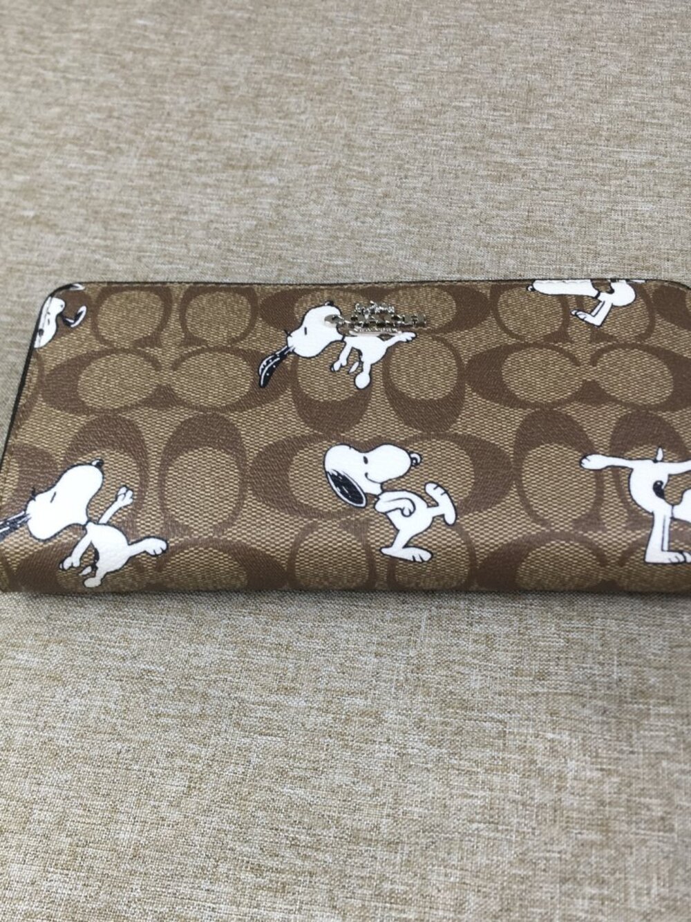 Coach x Peanuts Snoopy Wristlet Wallet - Picture 2 of 9